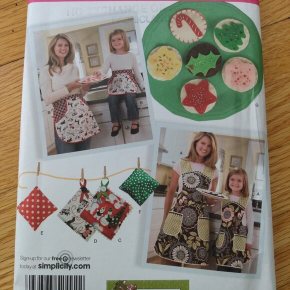 Child and Adult Apron & Play Food Cookies Toys Sewing Pattern Simplicity 2492 UC - Picture 2 of 12